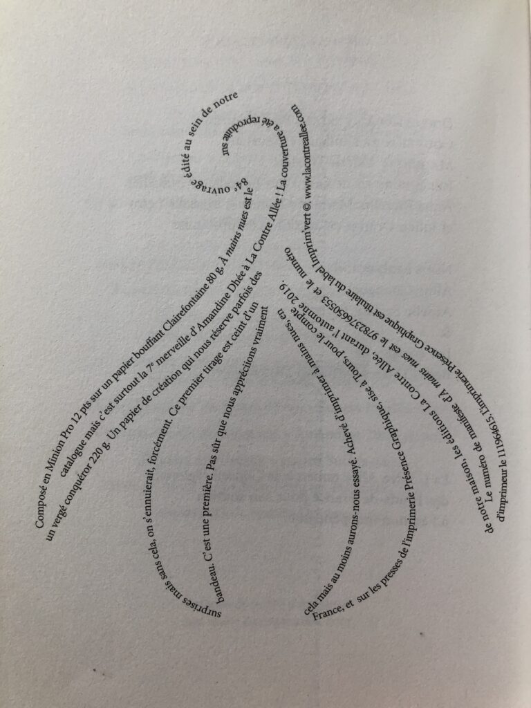 Informations légales sous forme de calligramme représentant un clitoris