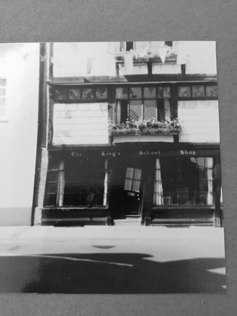 Photo de Mum d'une autre porte inclinée prise à Rye