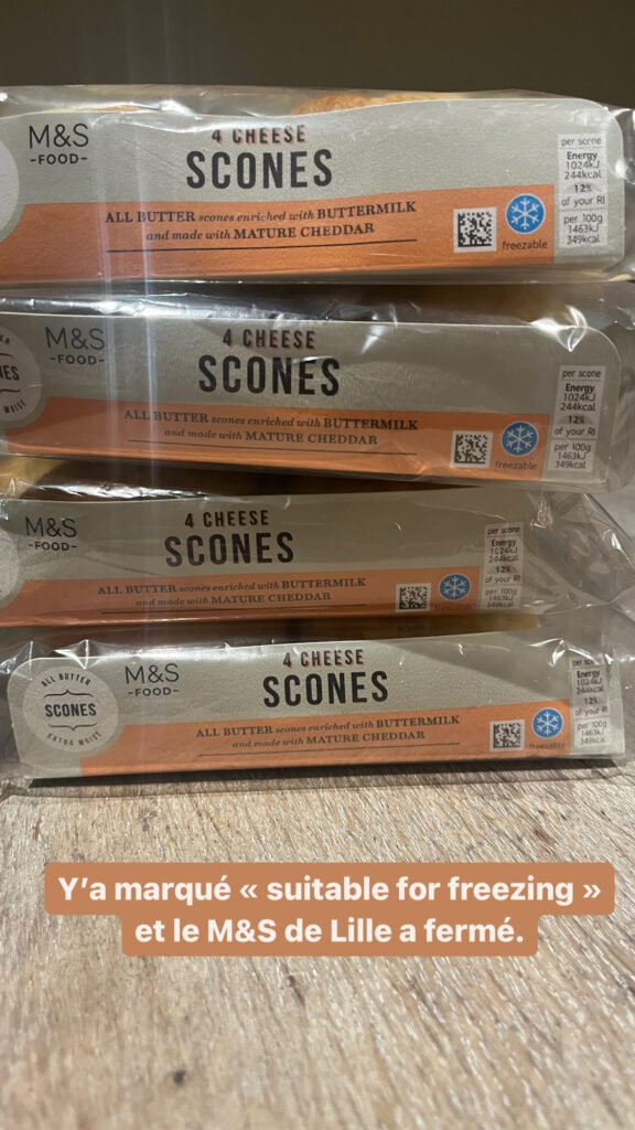 4 paquets de 4 cheese scones. Y'a marqué "suitable for freezing" et le M&S de Lille a fermé.