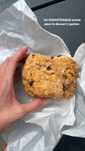 Un GIGANTESQUE scone pour le dessert / goûter.