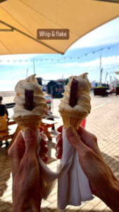 Whip & flake : des glaces à la machine avec un bâtonnet de chocolat