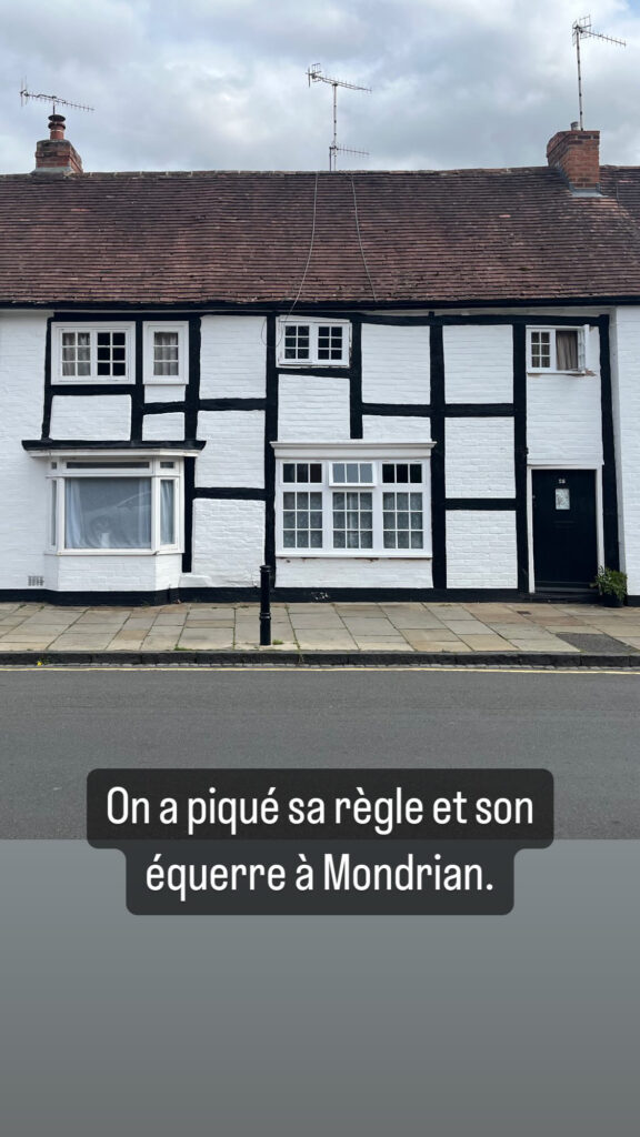 Immeubles avec des colombages qui dessinent des carrés approximatifs : on a piqué sa règle et son équerre à Mondrian.