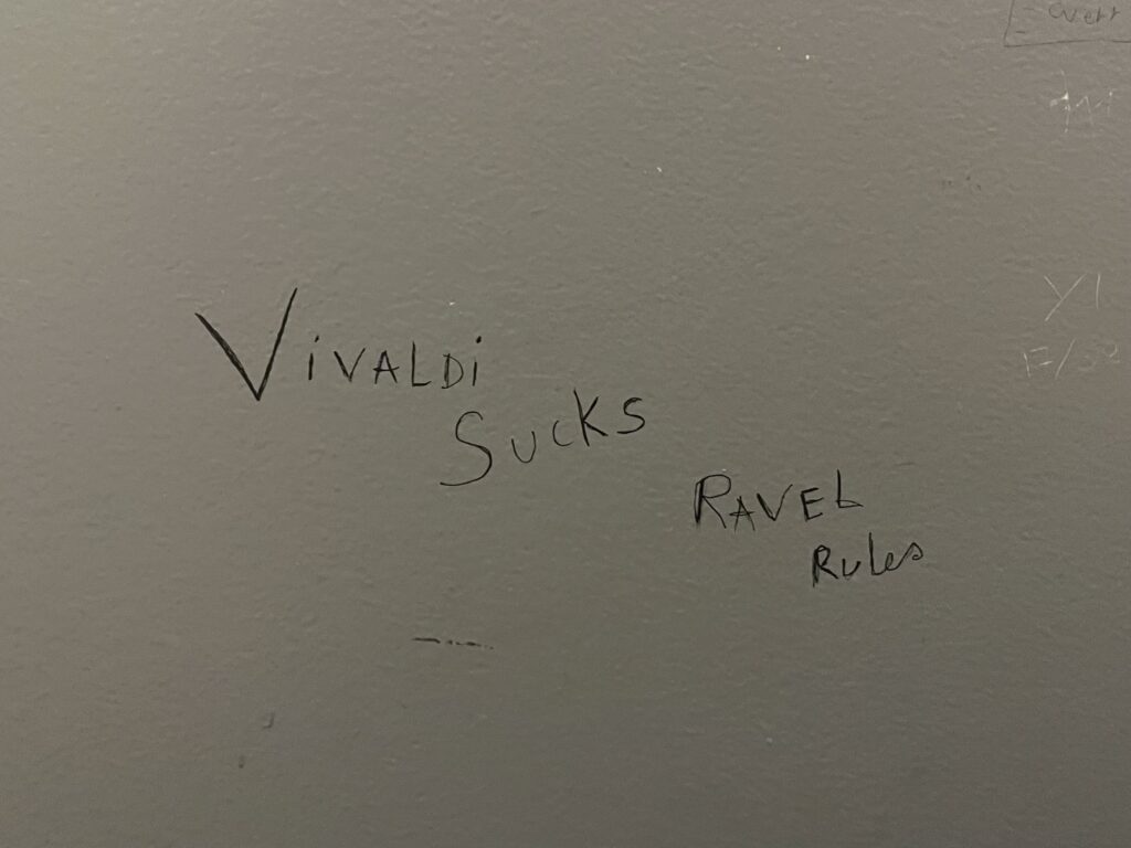 Graffitit " Vivaldi sucks, Ravel rocks"