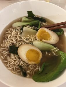 Ramen avec œufs marinés