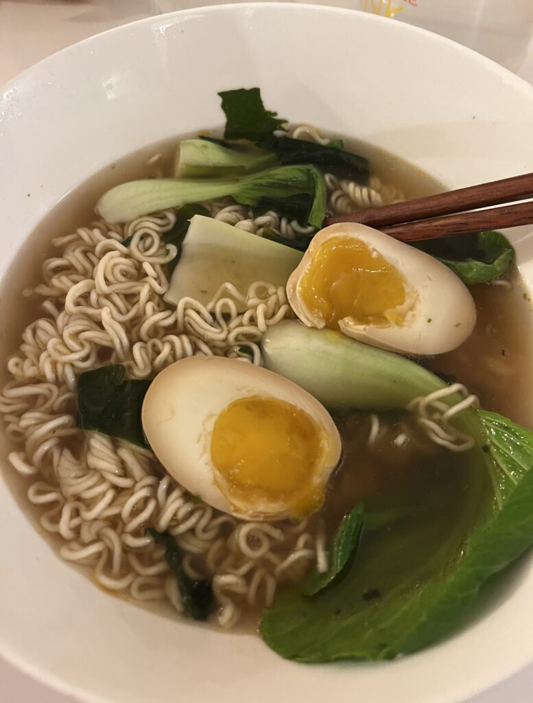 Ramen avec œufs marinés