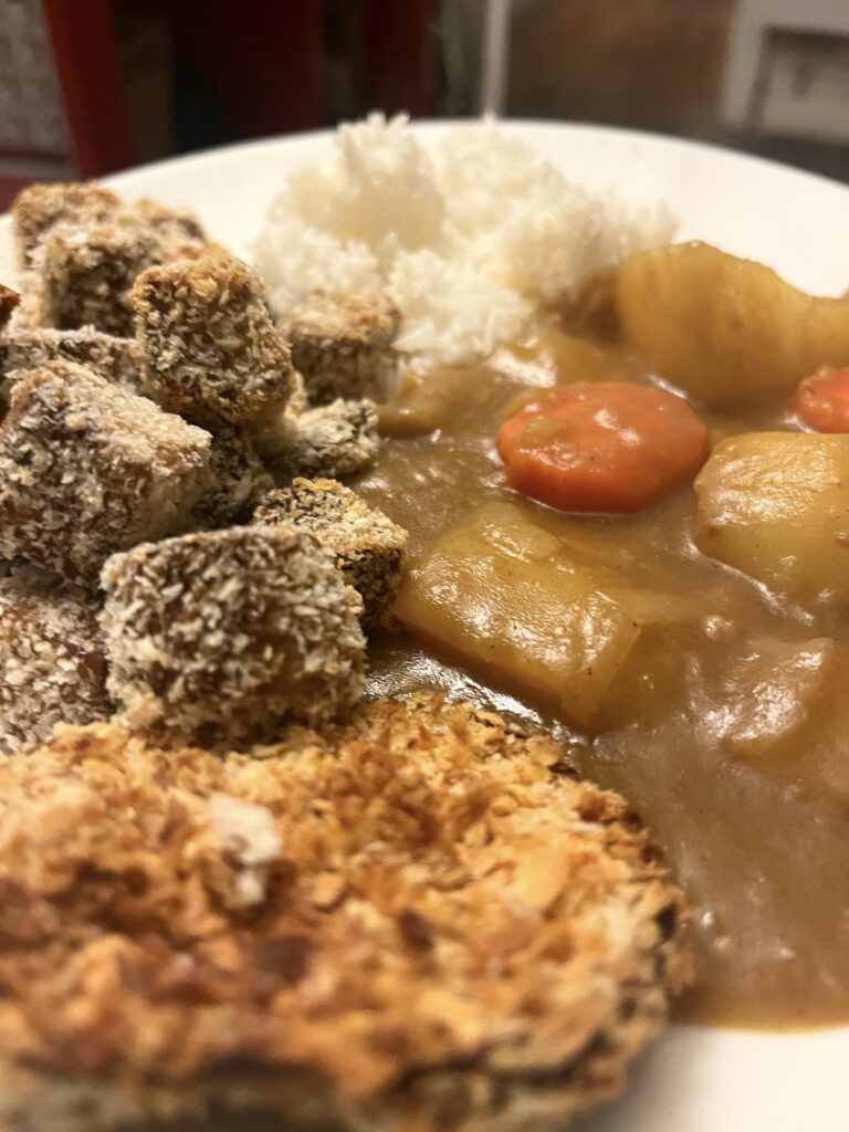 Aubergine frite, tofu frit et curry japonais