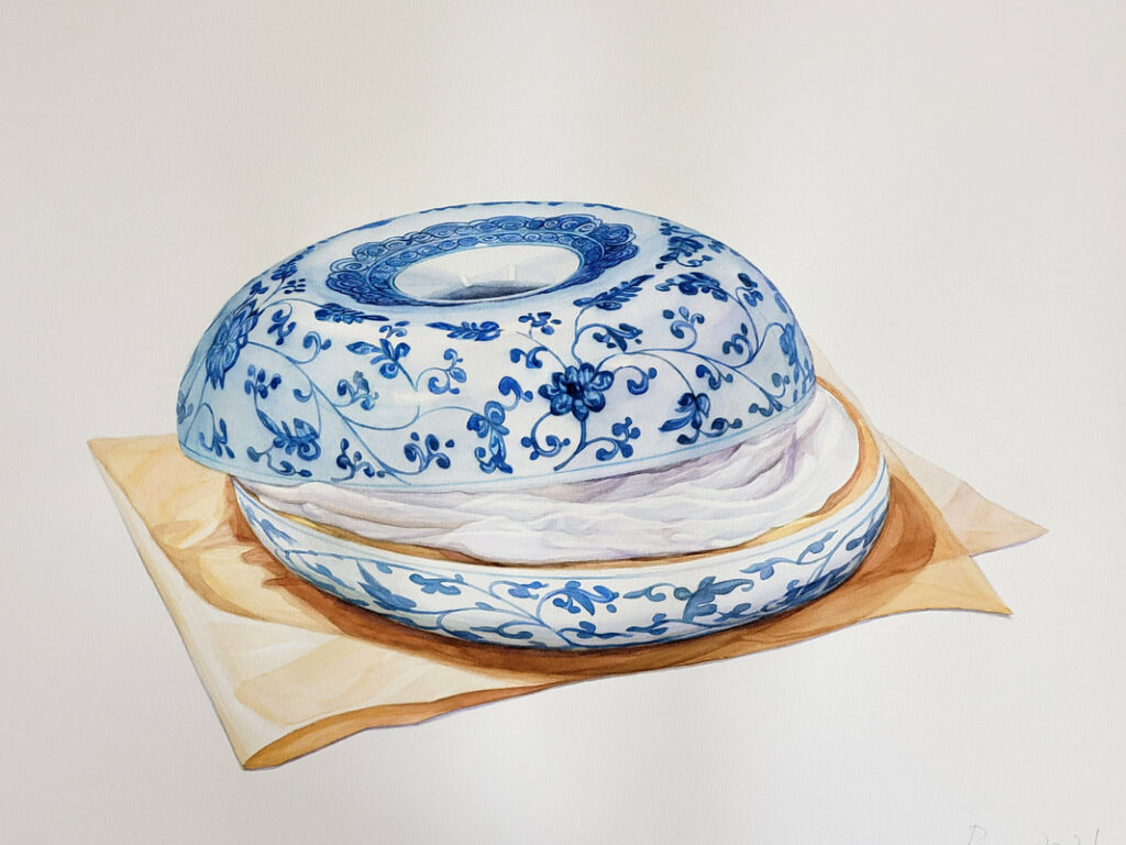 Aquarelle d'un bagel où la croûte est peinte avec le motif et les reflets d'une porcelaine de Chine